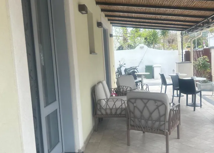 Eolia Nocleg ze śniadaniem 4*