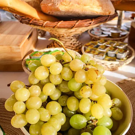 לינה וארוחת בוקר Eolia 4*